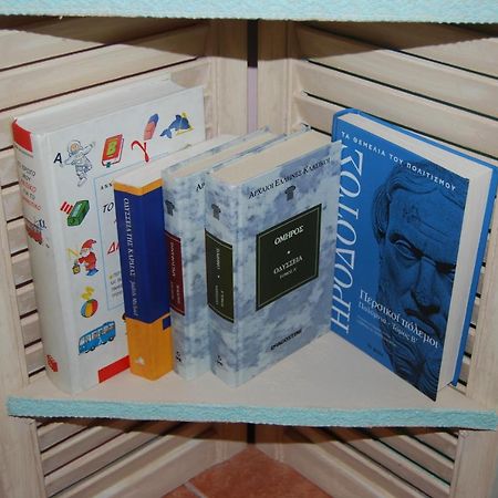 Luxury Traditional Room The Small Bookstore Kastro-Kyllini Bagian luar foto