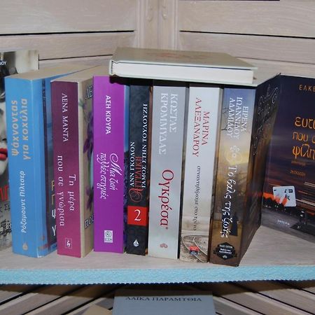 Luxury Traditional Room The Small Bookstore Kastro-Kyllini Bagian luar foto