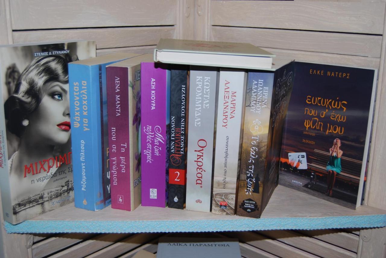 Luxury Traditional Room The Small Bookstore Kastro-Kyllini Bagian luar foto