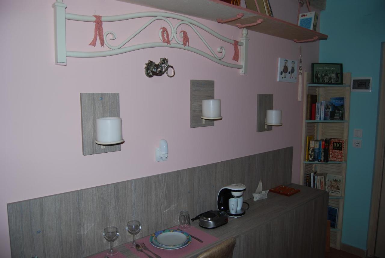 Luxury Traditional Room The Small Bookstore Kastro-Kyllini Bagian luar foto