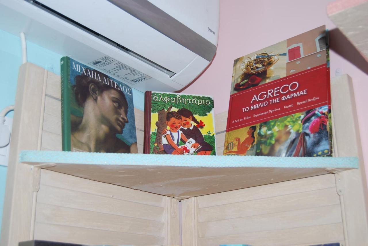 Luxury Traditional Room The Small Bookstore Kastro-Kyllini Bagian luar foto