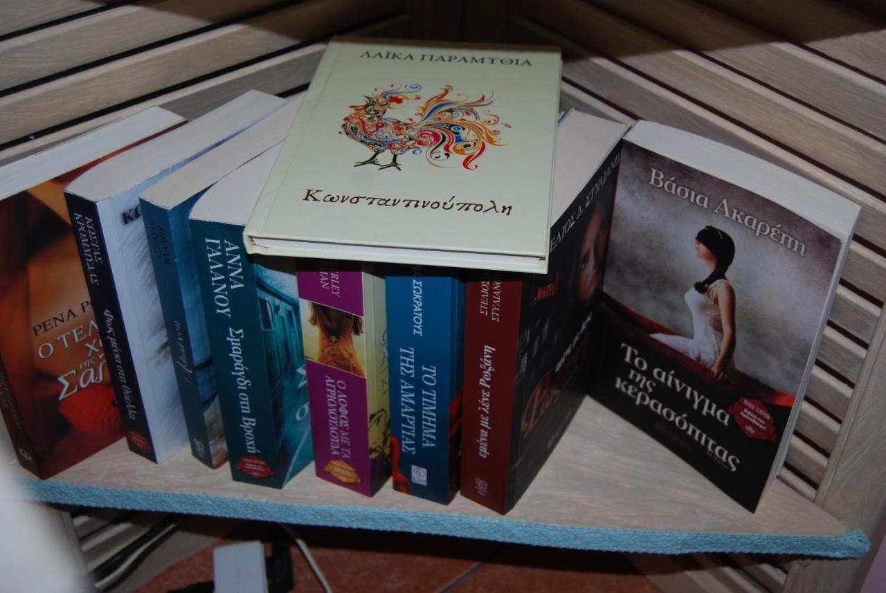 Luxury Traditional Room The Small Bookstore Kastro-Kyllini Bagian luar foto