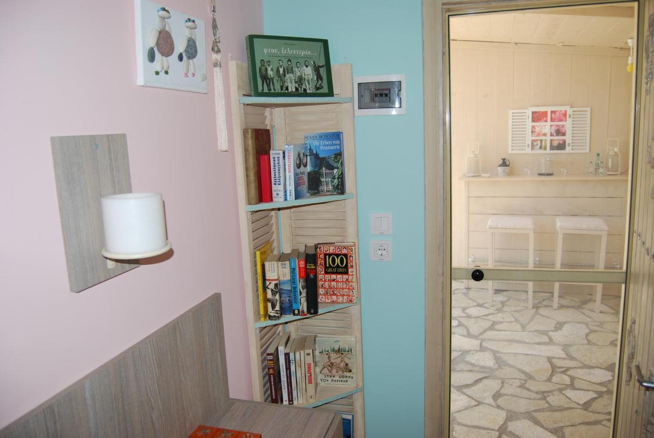 Luxury Traditional Room The Small Bookstore Kastro-Kyllini Bagian luar foto