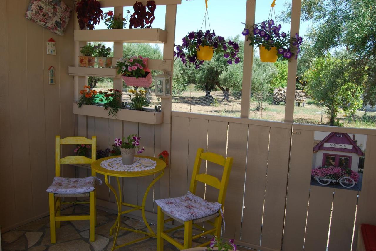 Luxury Traditional Room The Small Bookstore Kastro-Kyllini Bagian luar foto
