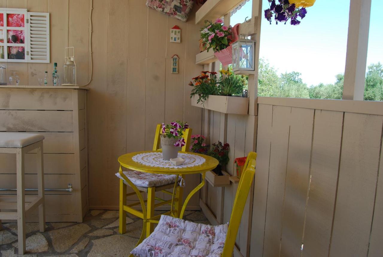 Luxury Traditional Room The Small Bookstore Kastro-Kyllini Bagian luar foto