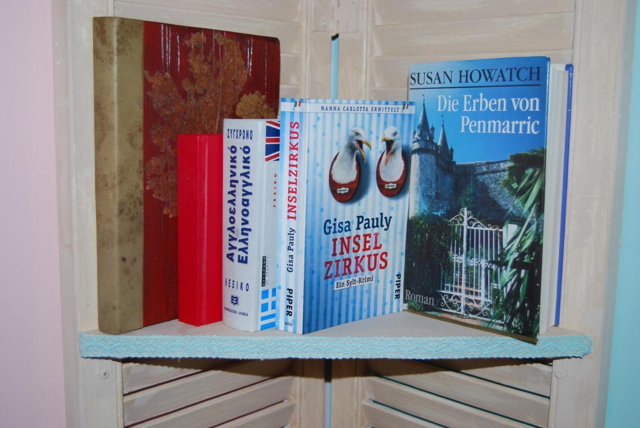 Luxury Traditional Room The Small Bookstore Kastro-Kyllini Bagian luar foto