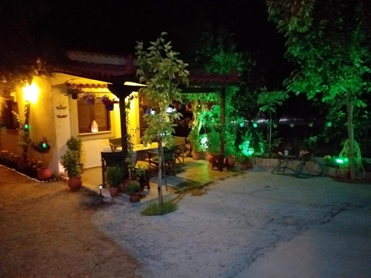 Luxury Traditional Room The Small Bookstore Kastro-Kyllini Bagian luar foto