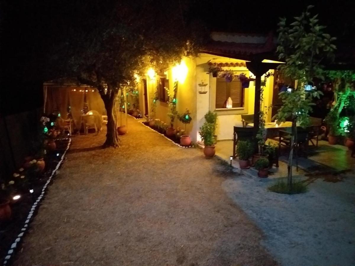 Luxury Traditional Room The Small Bookstore Kastro-Kyllini Bagian luar foto