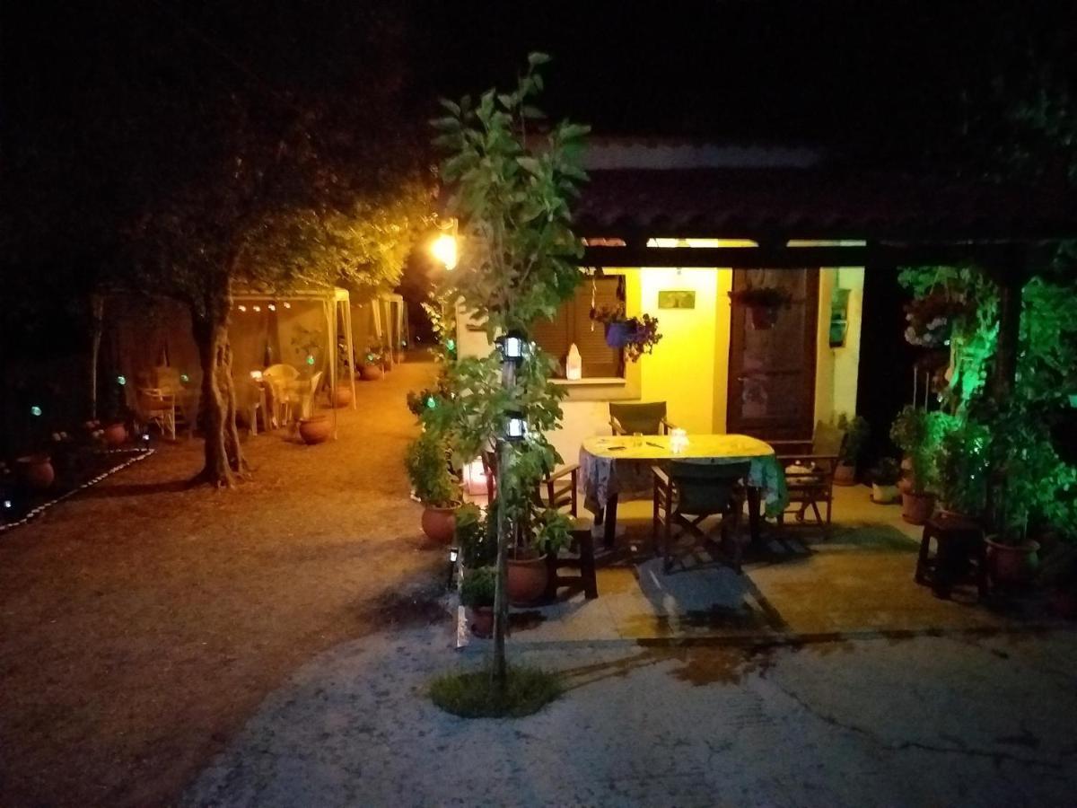 Luxury Traditional Room The Small Bookstore Kastro-Kyllini Bagian luar foto