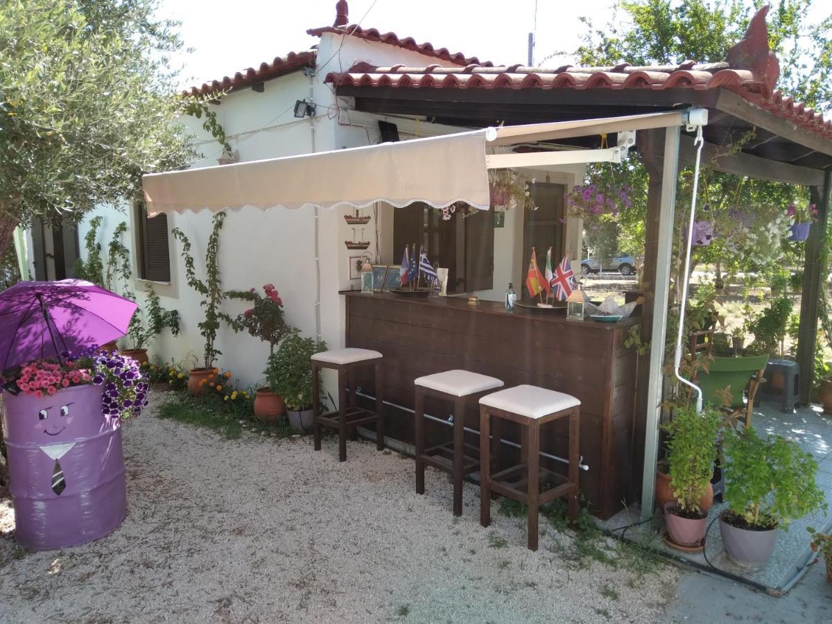 Luxury Traditional Room The Small Bookstore Kastro-Kyllini Bagian luar foto